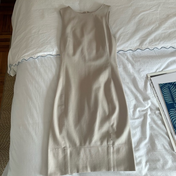 Aritzia Babaton stretch body con sheath dress. Size 0. - Picture 5 of 7